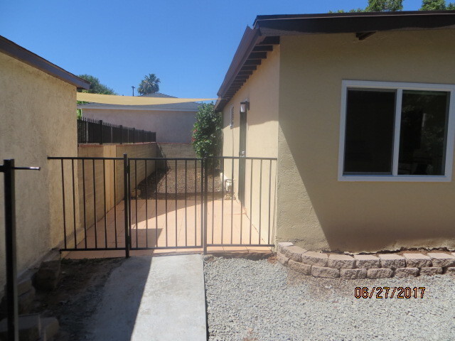 Building Photo - Quiet 2 Bedroom House in La Mesa