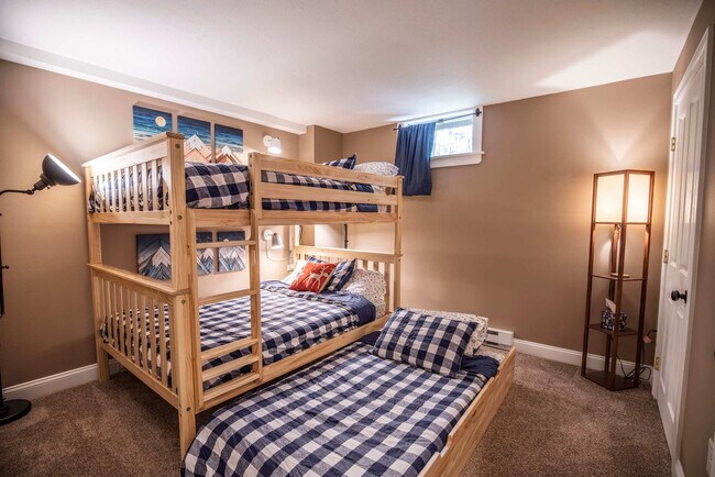 Building Photo - 32 Attitash Loop