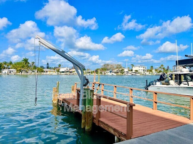 Building Photo - 724 Sunset Cove
