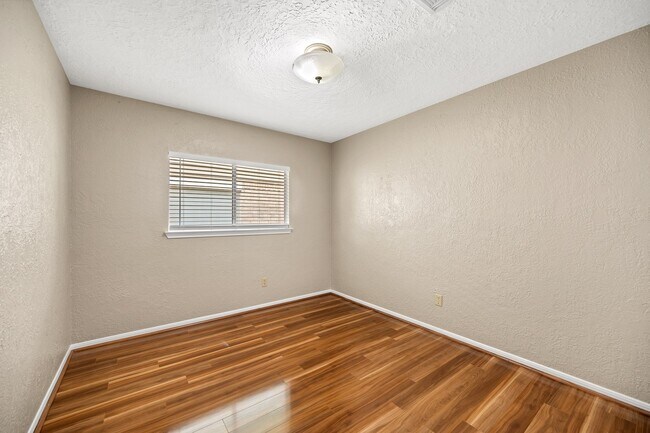 Building Photo - 16019 Mission Village Dr
