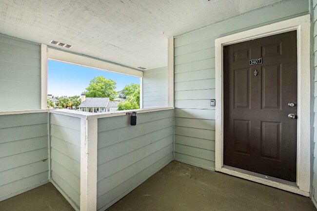 Building Photo - 1481 Center St Ext