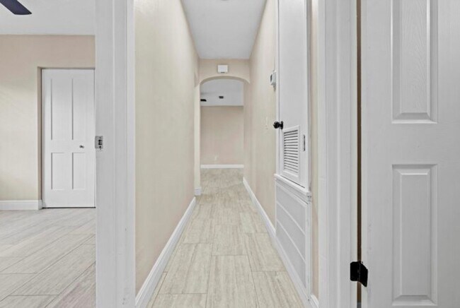 Building Photo - Updated 2 bedroom 1 bath with a Bonus Room