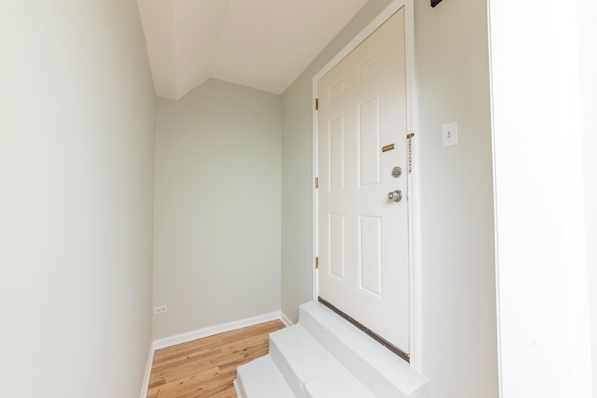 Building Photo - 6136 N Mozart St