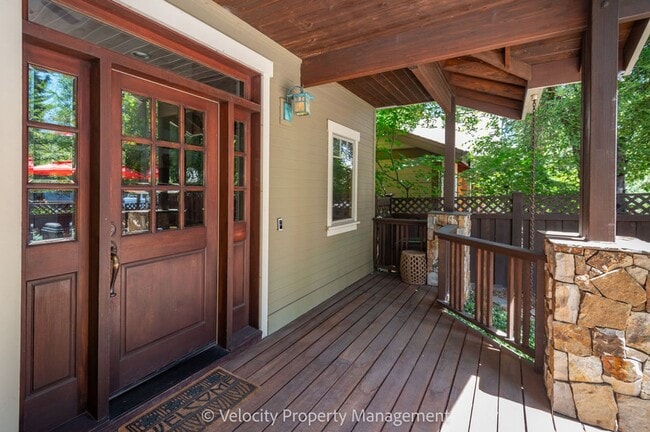 Building Photo - Beautiful Westside Craftsman | Prime Bend Location