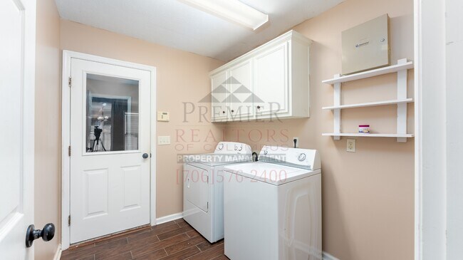 Building Photo - 5376 Broadfield Dr