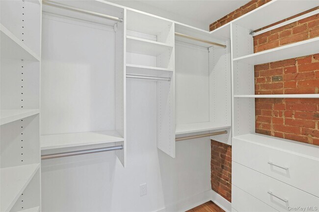 Building Photo - 19 Main St