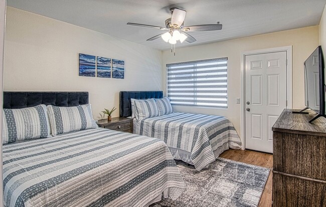 Building Photo - 5008 Seashore Dr