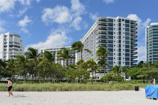 Building Photo - 10275 Collins Ave