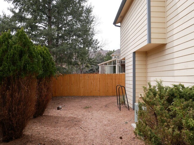 Building Photo - Mountain Shadows 3 Bedroom home with AC