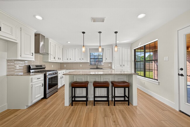 Building Photo - 11507 Oak Valley Dr