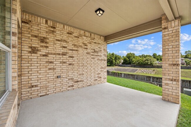 Building Photo - 42 Black Swan Ct