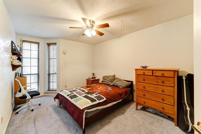 Building Photo - 2150 Paso Rello Dr