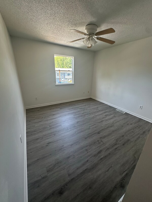 Building Photo - 1827 Gates Dr W