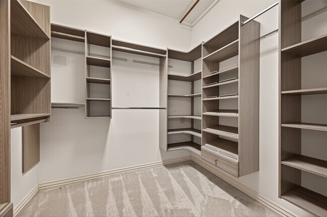 Building Photo - 171 E Lansdowne Cir