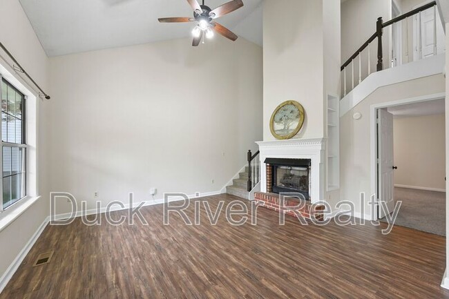 Building Photo - 1712 University Dr
