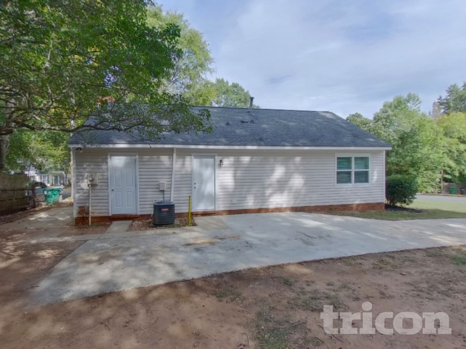 Building Photo - 6701 Hickory Trace Dr