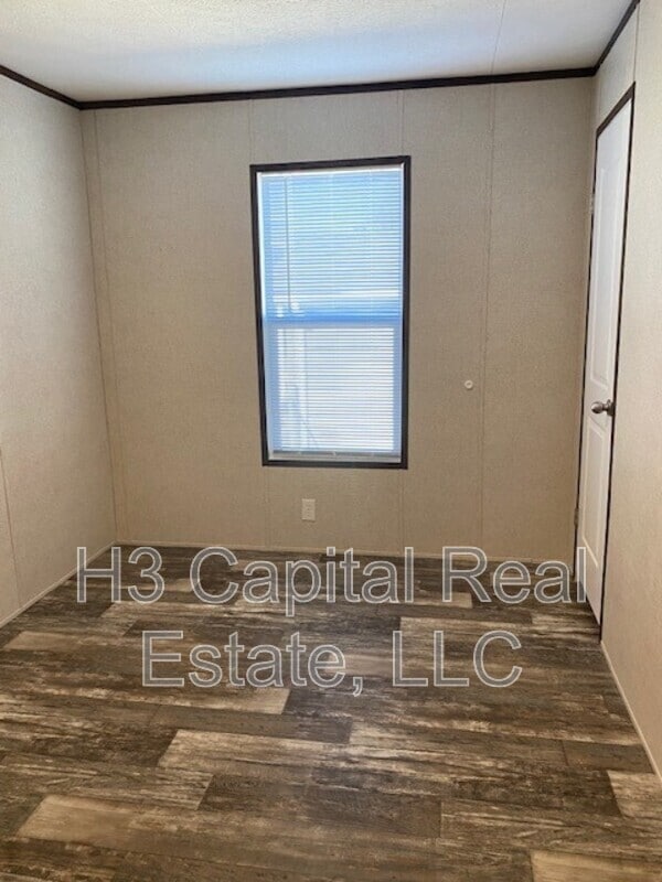 Building Photo - 524 Chickadee St