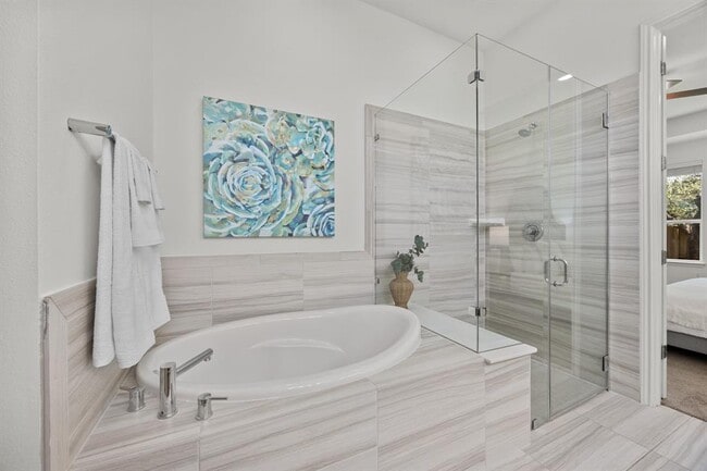 Building Photo - 5305 Mandevilla Dr