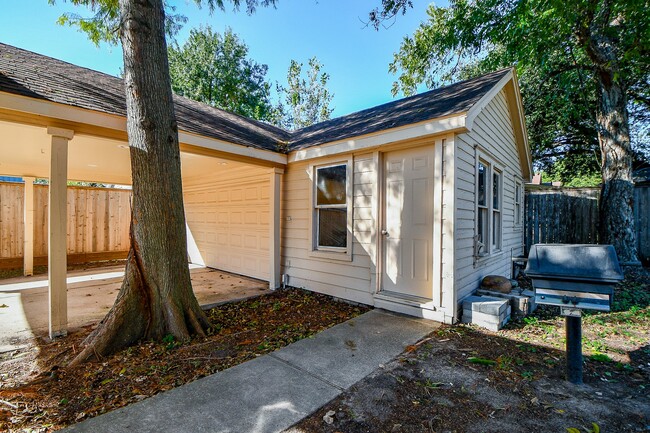 Building Photo - 609 Milwaukee St