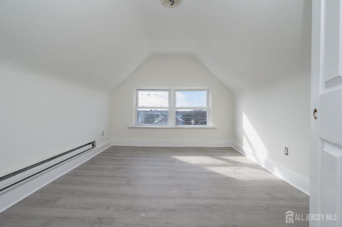Building Photo - 377 Delavan St