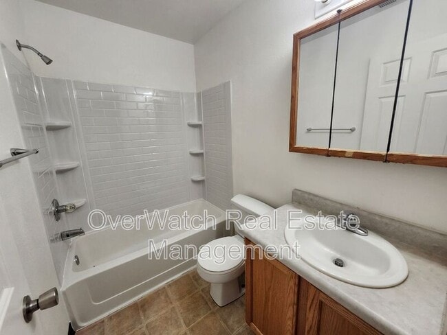 Building Photo - 705 Pearl Dr