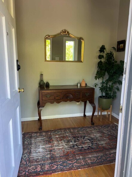 Building Photo - 2154 Echo Park Ave