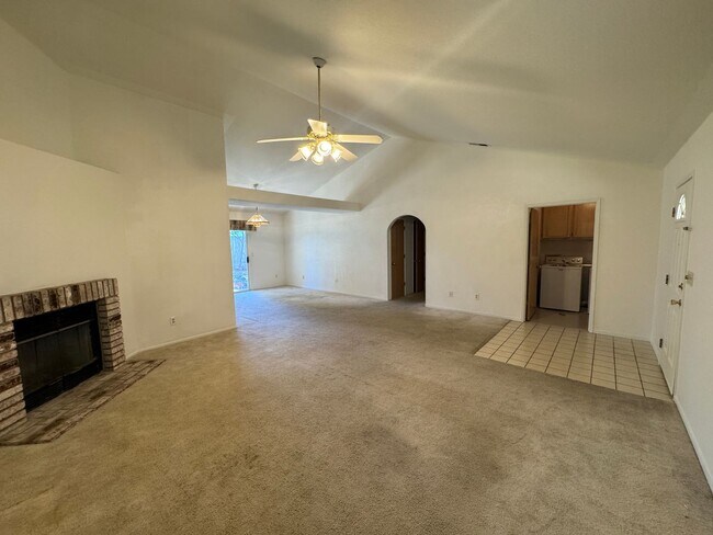 Building Photo - 3 bedroom 2 bath house in established neighborhood
