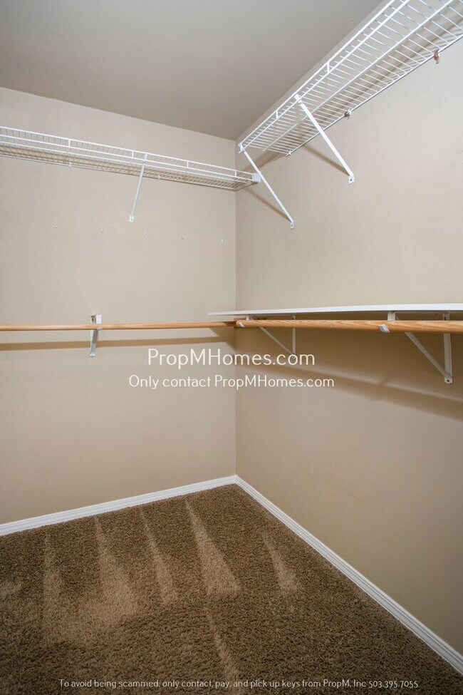 Building Photo - Cozy 3 Bedroom Home Close to Nike & Intel!
