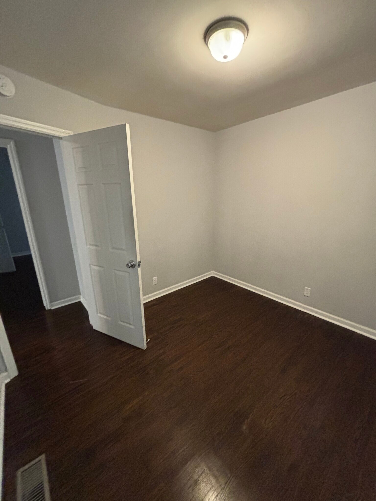 Building Photo - 627 Rowan Dr