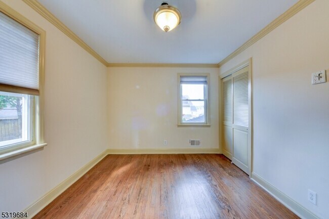 Building Photo - 33 Fairmount Ave