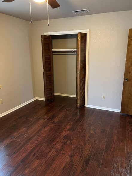 Building Photo - 4711 Lois Ln