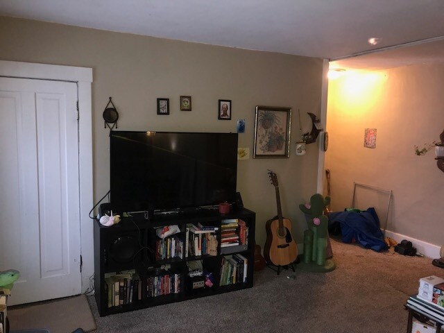 Living room - 221 State St