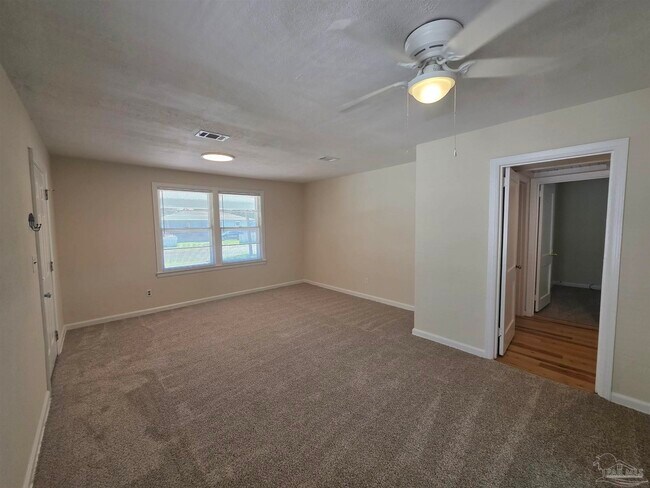 Building Photo - 35 Kennington Dr
