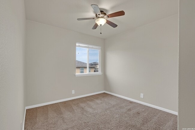 Building Photo - 226 Goldenrod Dr