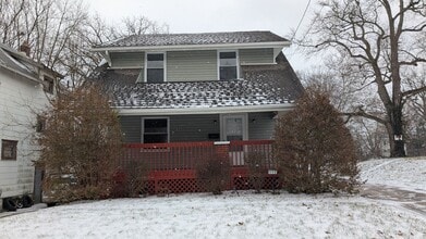Building Photo - Charming 3-bedroom, 1-bathroom home located in the vibrant city of Akron