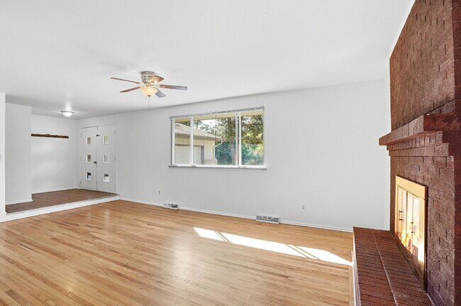 Building Photo - $2,695.95, 3-Bed, 2-Bath, Ranch House in Littleton with Great Fenced in Yard!