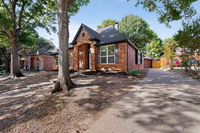 Building Photo - 720 Cliffmoor Dr