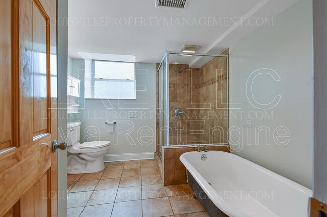 Building Photo - 1481 St James Ct