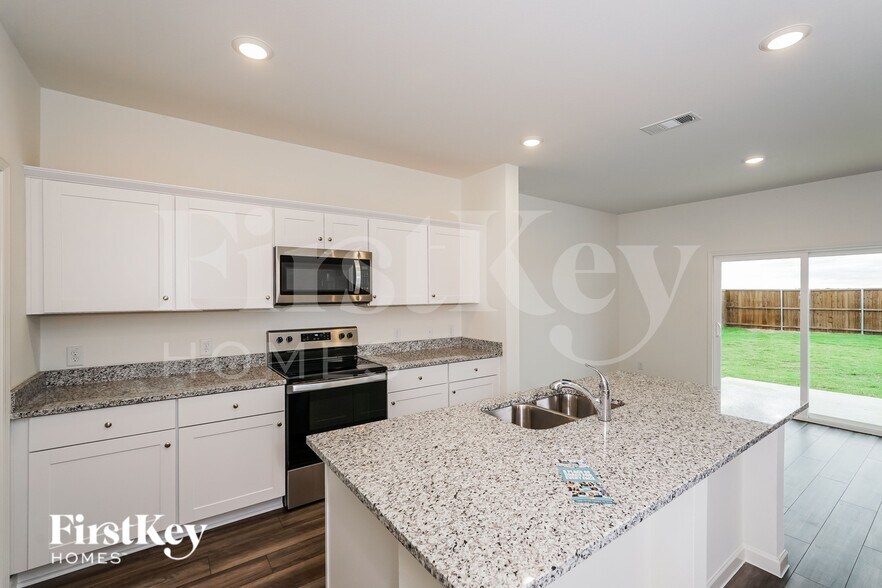 Building Photo - 1804 Sandlin Dr