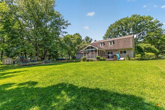 Building Photo - 723 Forest Ridge Dr