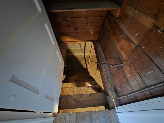 Building Photo - Northside Spokane! Available Now! Move In Special!!