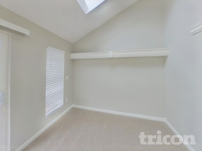 Building Photo - 302 3rd Ave SE