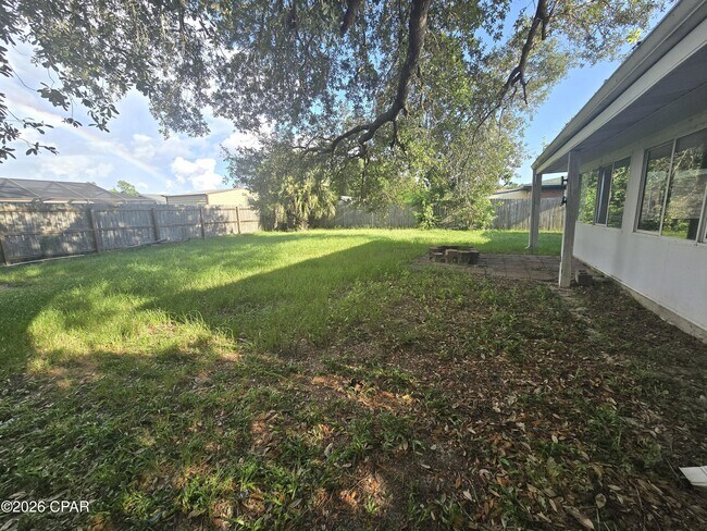Building Photo - 215 S Kimbrel Ave