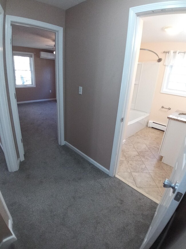 Building Photo - 16 River Rd