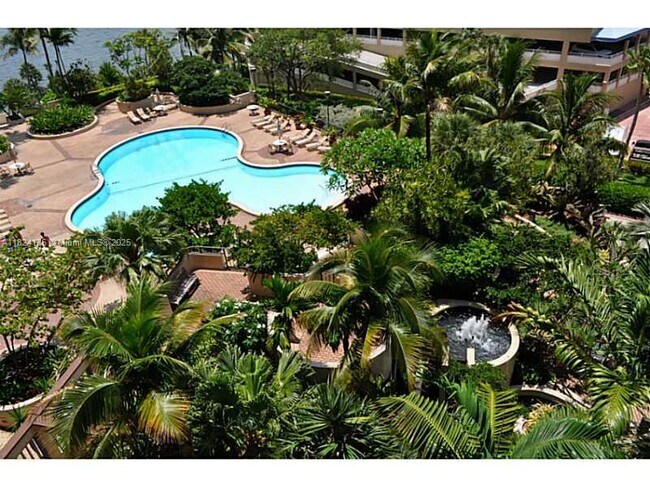 Building Photo - 520 Brickell Key Dr
