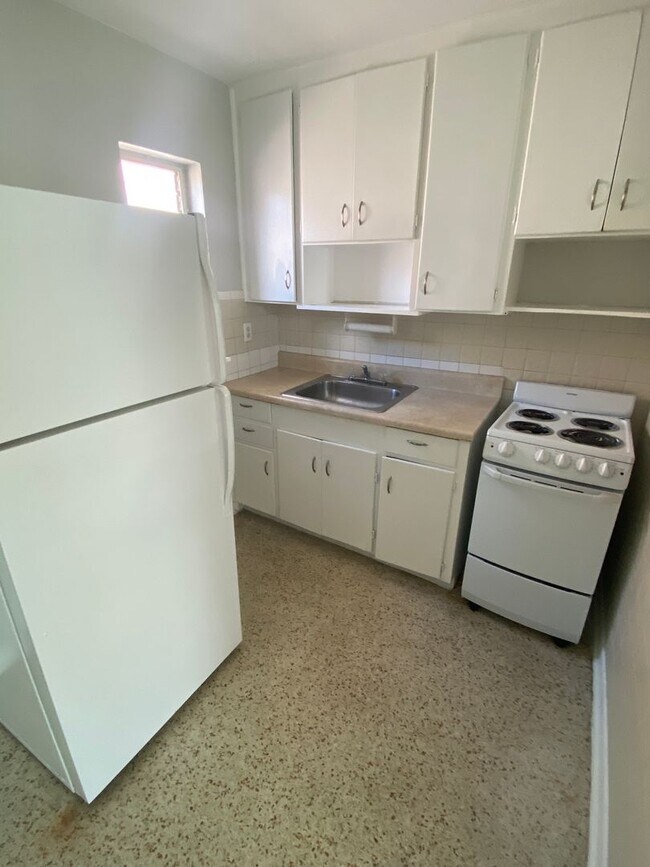 Building Photo - 711 Gotham Ct