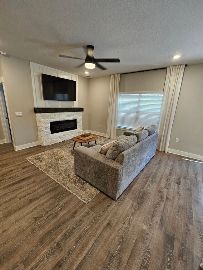 Building Photo - 5825 Danbury Blvd