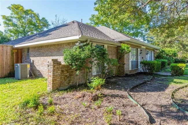Building Photo - 1108 N Park Dr