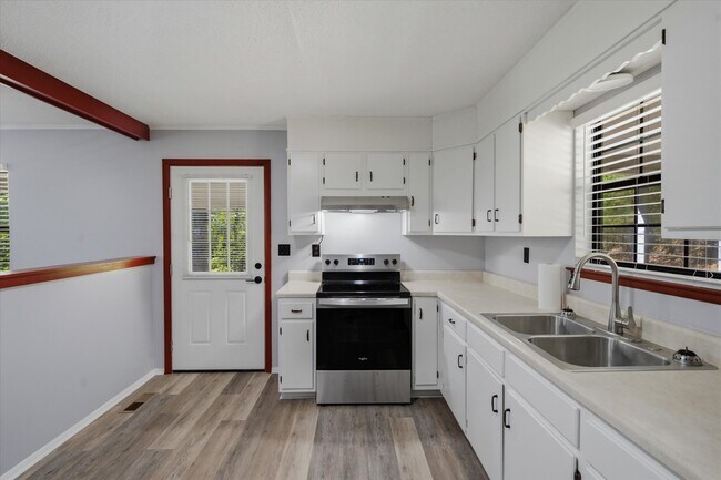 Building Photo - 250 Goodfield Creek Rd