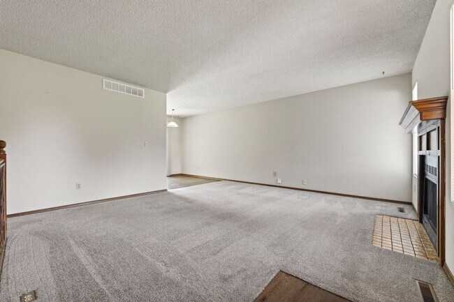 Building Photo - 8432-8434 W Thurman